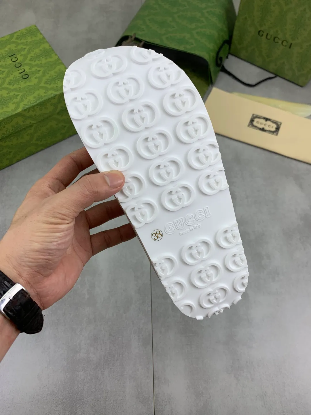 Men's Men's Shoes 💰P300💰[New Style] High Version 🎁🎁🎁 GUCCI New Year of the Snake casual slippers, original official website, perfect workmanship, transmitting a kind of noble luxury, sublimating its definition of luxury in Gucci's high-end extraordinary craftsmanship. Original Gucci double G combination outsole, code number: 35-46, complete package
